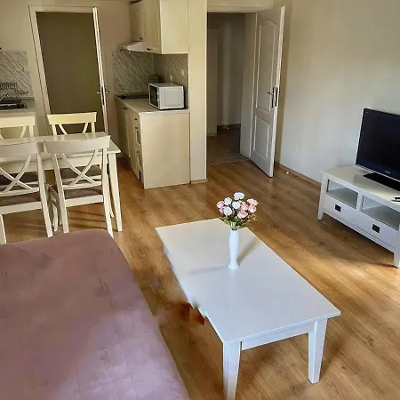 Cozy Flores 2 Bedrooms Słoneczny Brzeg