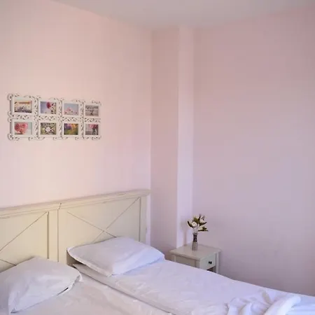 Cozy Flores 2 Bedrooms