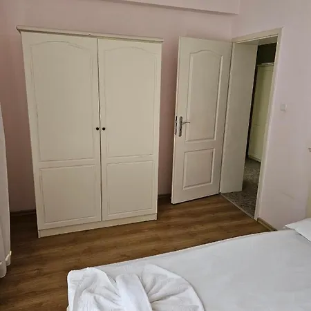 Cozy Flores 2 Bedrooms Apartment *